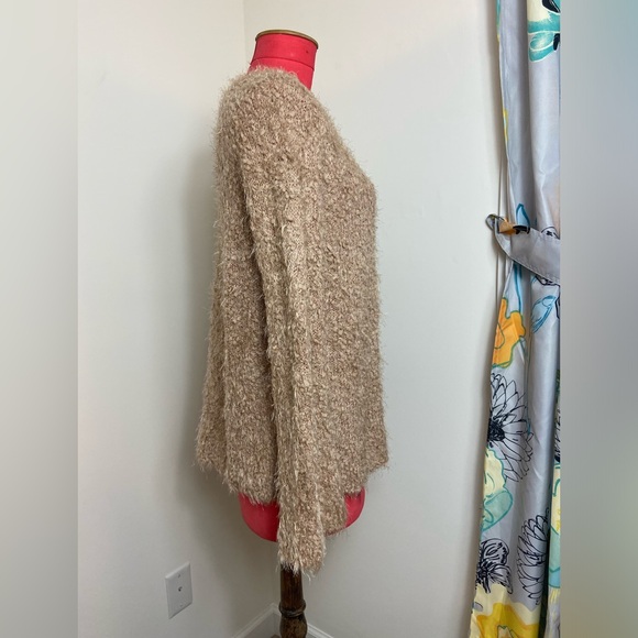 Mystree Fuzzy Sweater (M) - Picture 2 of 7